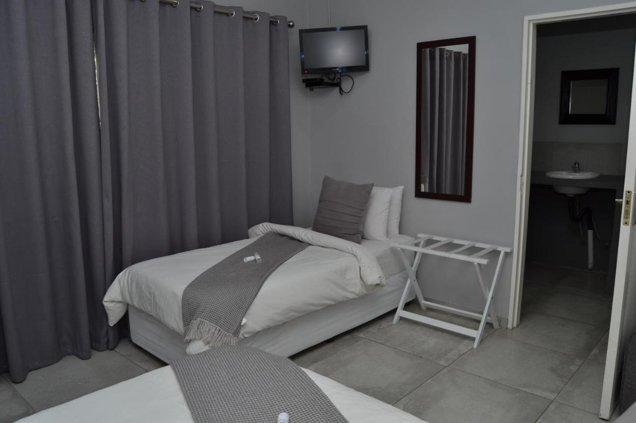 African Sands Guesthouse Load Shedding Free Bloemfontein Kültér fotó
